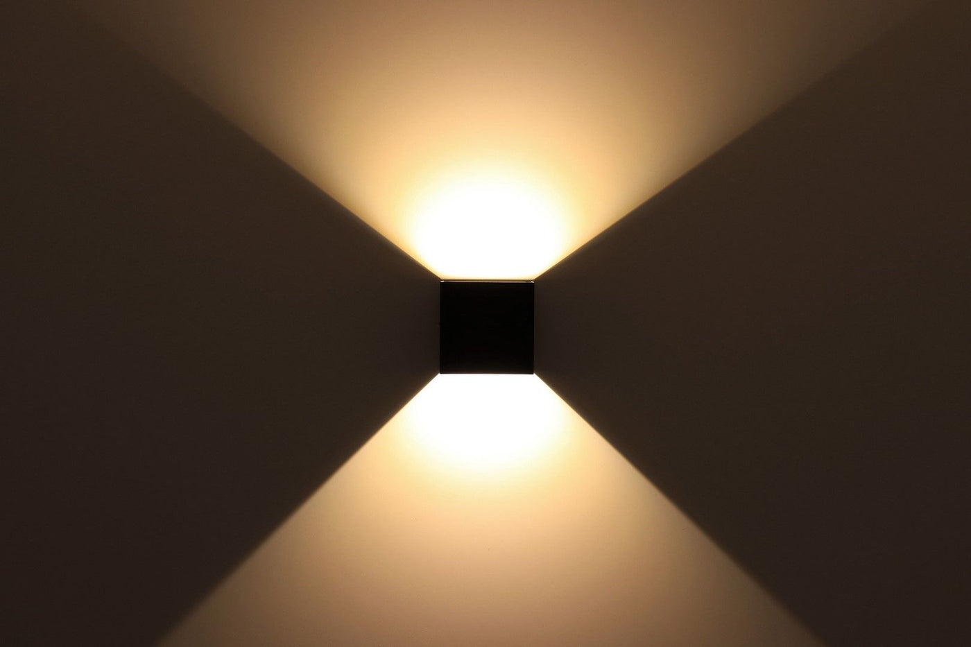 AuraCube – Stijlvol licht, volledig draadloos